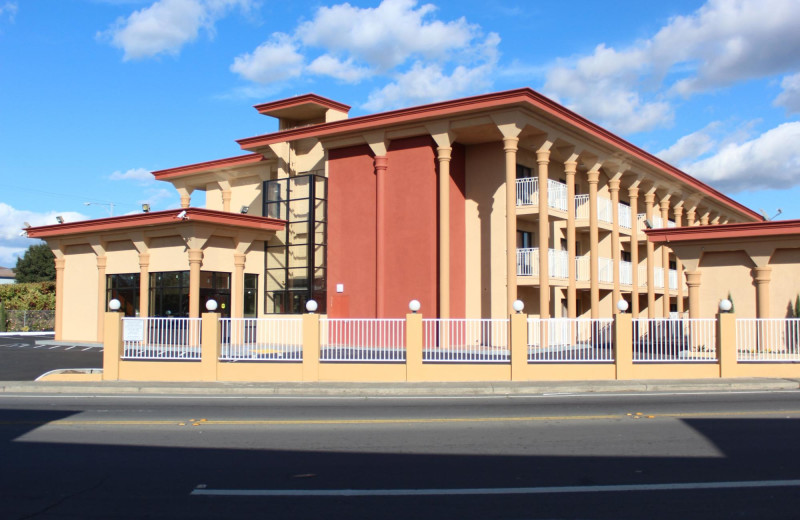 Exterior view of Super 8 by Wyndham Vallejo/Napa Valley.