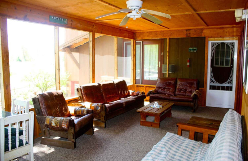 Guest living room at Spring Valley Golf and Lodge.