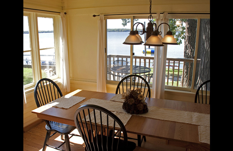 Cabin dining at Rusty Moose Resort.