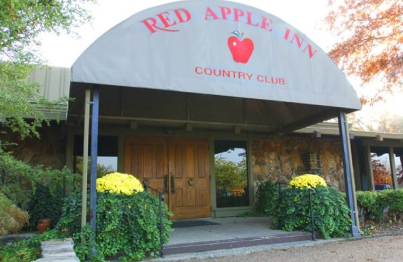 Entry to Inn at Red Apple Inn