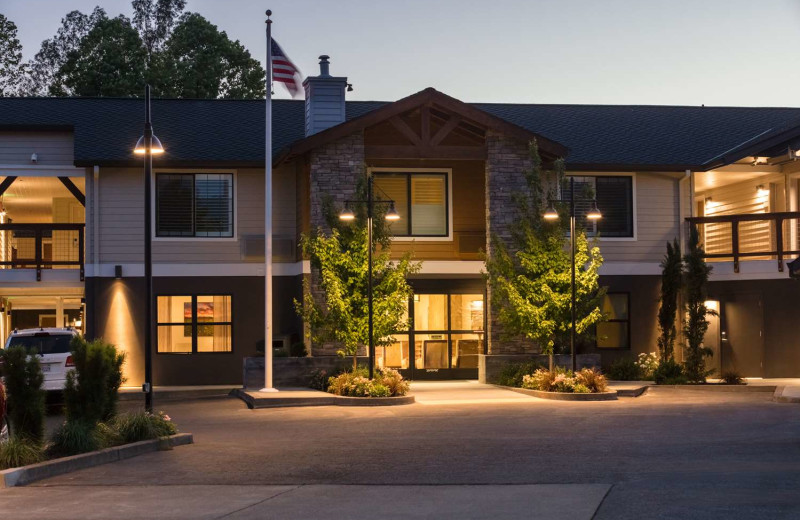 Exterior view of Best Western Plus Stevenson Manor.