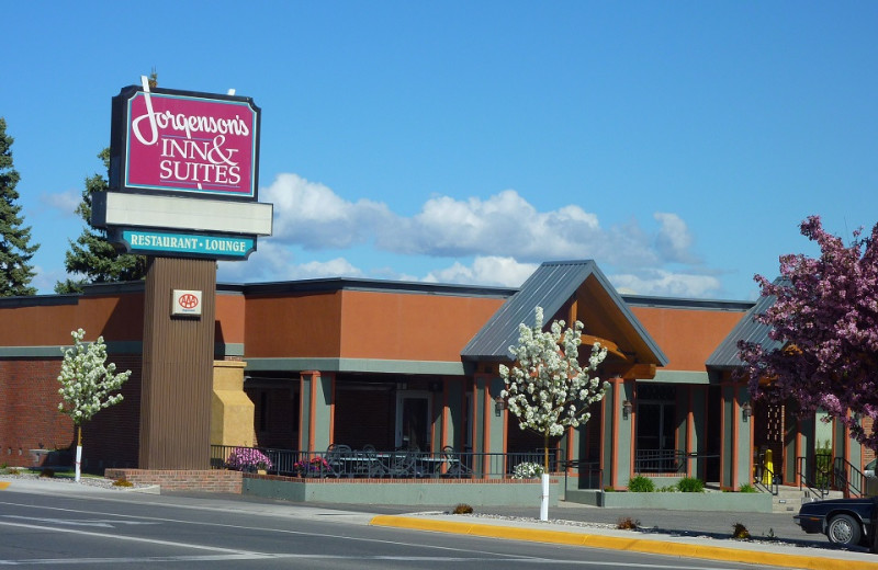 Exterior view of Jorgenson's Inn & Suites.