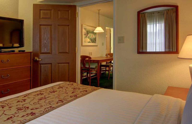 Guest room at Crossland Eugene - Springfield.