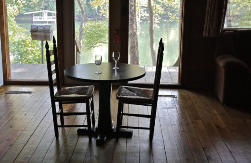 Cabin dining table at Lindsey's Rainbow Resort.