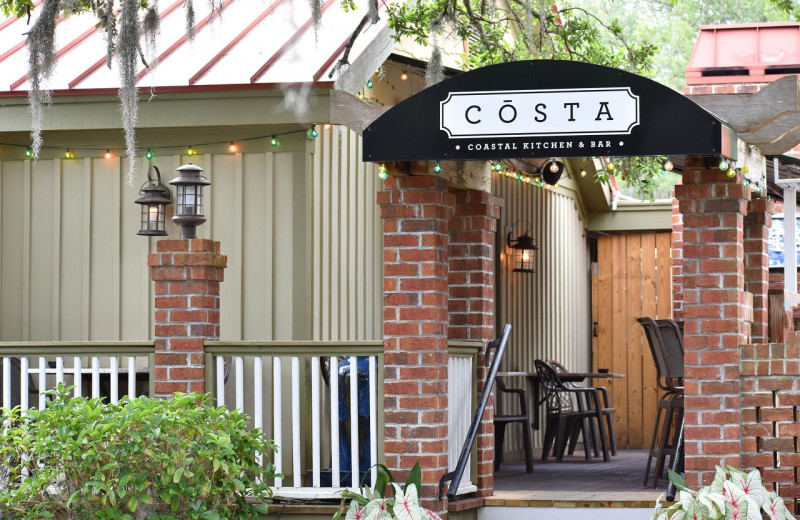 Enjoy fine Italian and Seafood fare at the highly acclaimed on-site restaurant and bar, COSTA.