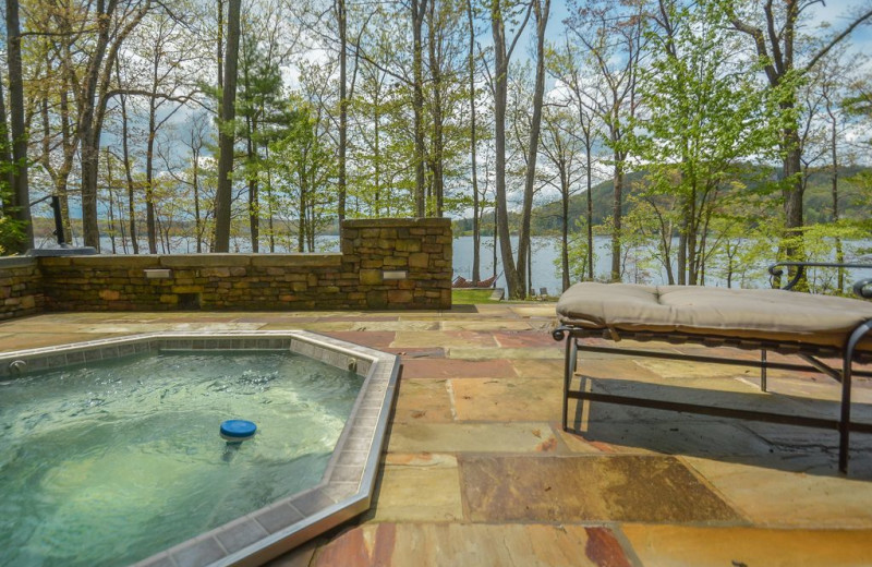 Rental hot tub at Taylor-Made Deep Creek Vacations.