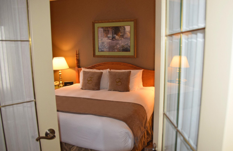 Guest room at Stone Gate Inn.