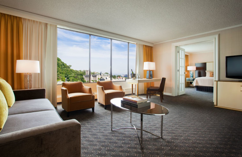 Living room view at Hotel Omni Mont-Royal.