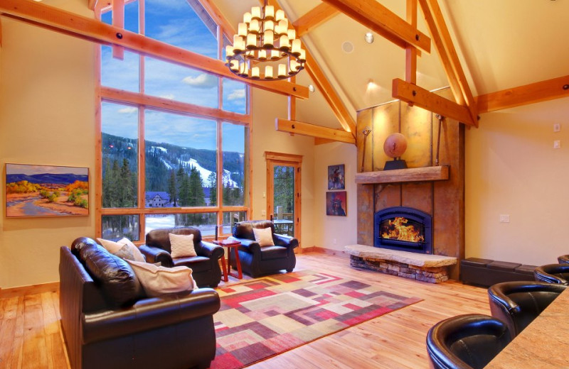 Vacation rental living room at SummitCove.