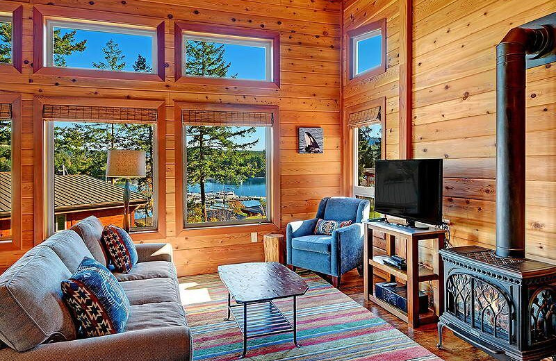 Guest living room at Snug Harbor Marina Resort.