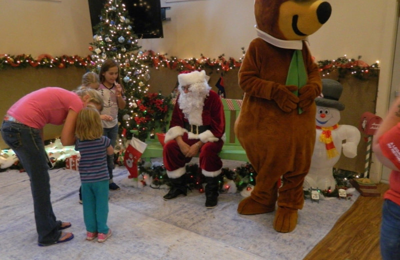 Christmas at Lone Star Jellystone.