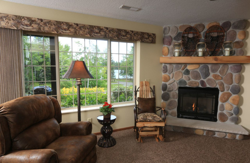Guest living room at Wild Eagle Lodge.