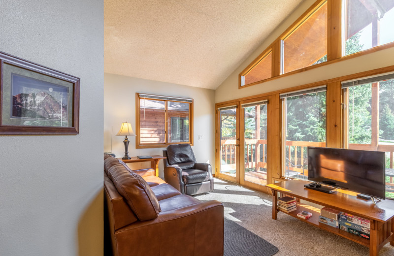 Guest living room at Woodlands On Fall River.