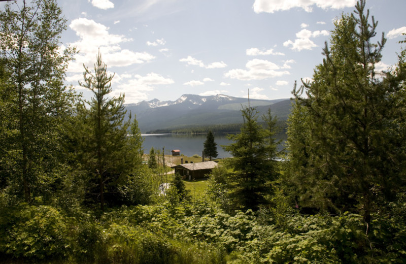 Exterior view of Crooked Lake Resort.