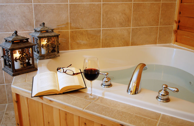 Jacuzzi at House Mountain Inn.