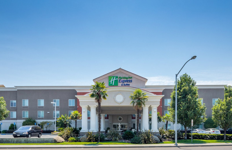 Exterior view of Holiday Inn Express Hotel 