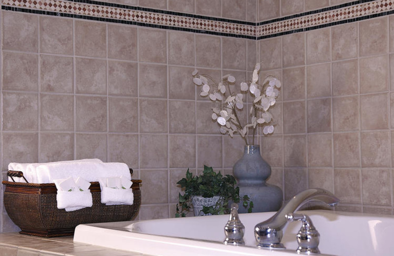 Jacuzzi suite at Sophie Station Suites.