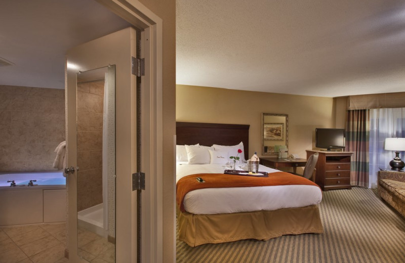 Whirlpool guest room at Lancaster DoubleTree Resort by Hilton.