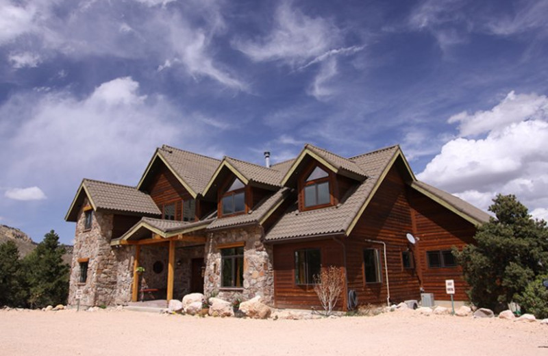 Exterior view of Stone Canyon Inn.