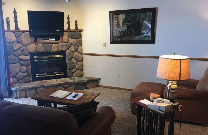 Guest living room at The Beacons of Minocqua.
