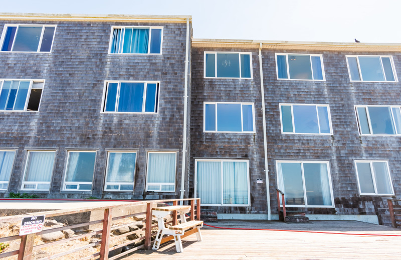 Exterior view of Seagull Beachfront INN.