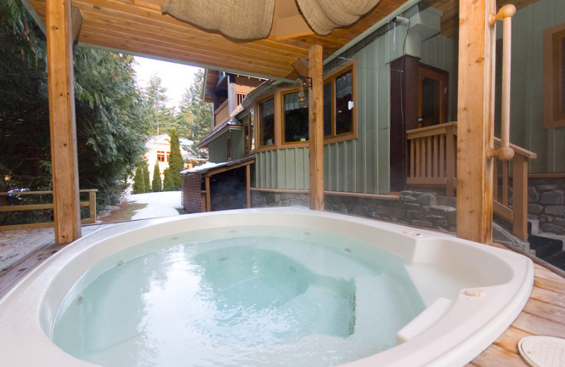 Hot tub at Alpine Chalet Whistler Inn.