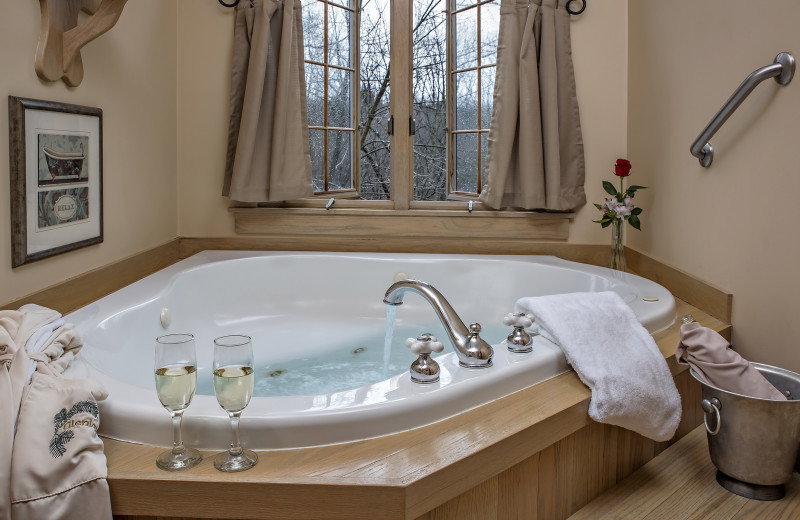 Guest Jacuzzi tub in the MacDonald Master Suite at Glenlaurel, A Scottish Inn