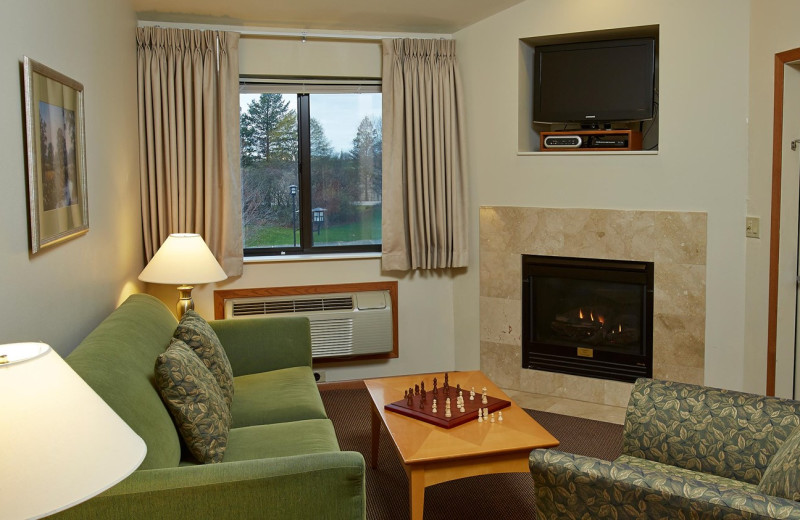 Guest living room at Timber Ridge Lodge & Waterpark.