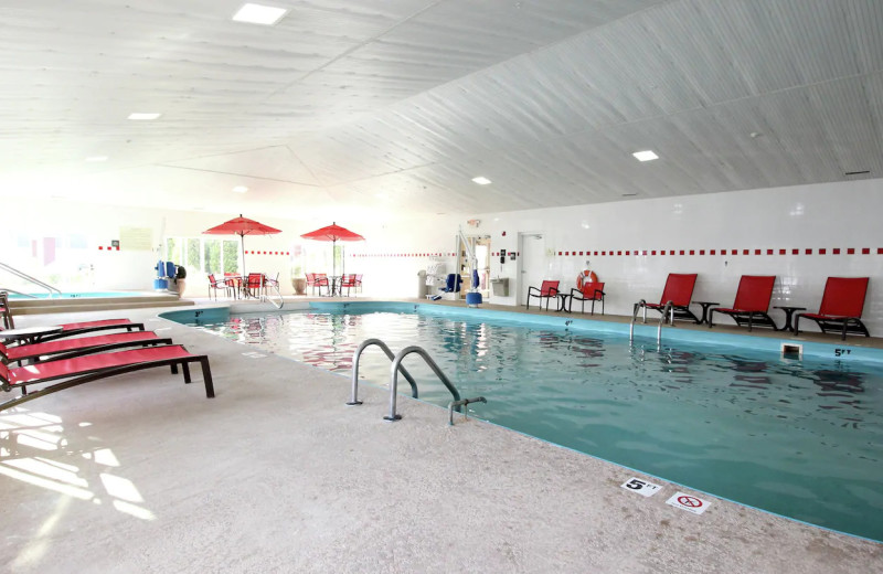 Indoor pool at Hampton Inn Sandusky-Central.