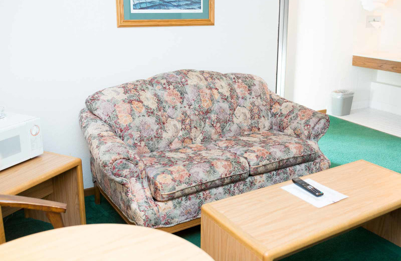 Guest room at River Bend's Resort & Walleye Inn.