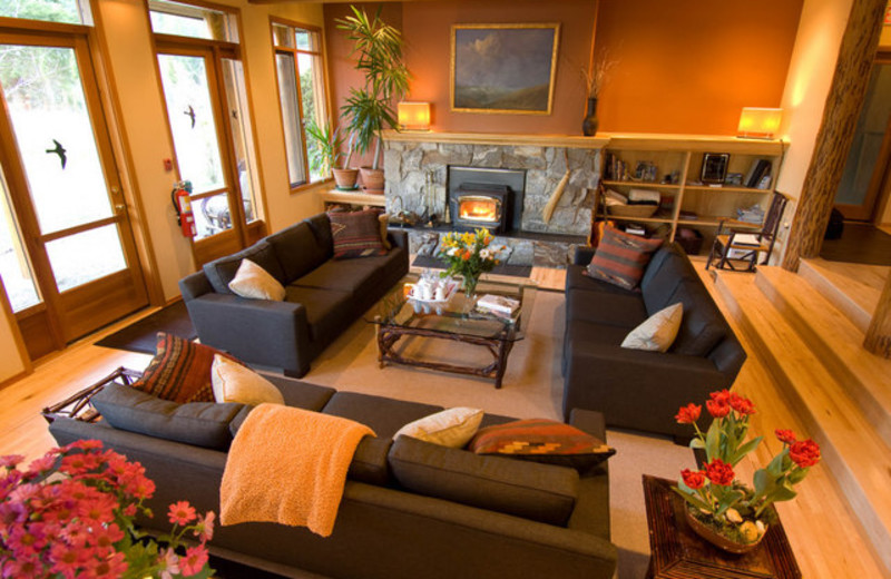 Lounge at Mountain Trek Fitness Retreat & Health Spa.