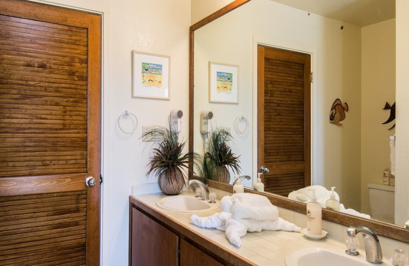 Vacation rental bathroom at Great Vacation Retreats.