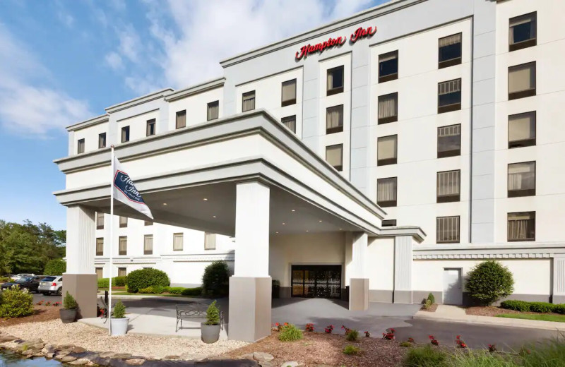 Exterior view of Hampton Inn Long Island-Brookhaven.