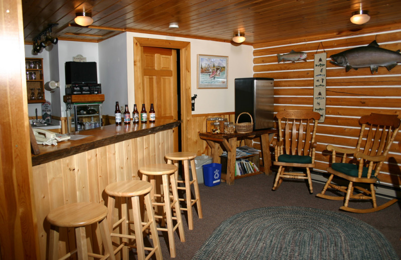 Bar and dining area at Kenai Riverside Lodge.