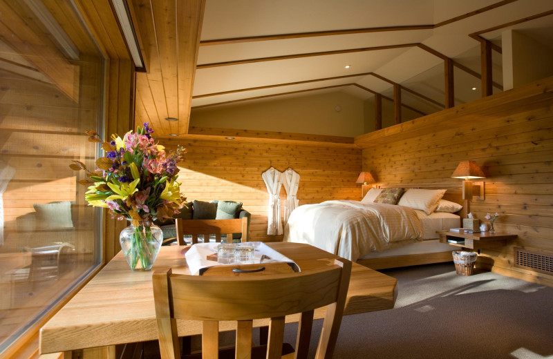 Cabin bedroom at Canoe Bay.