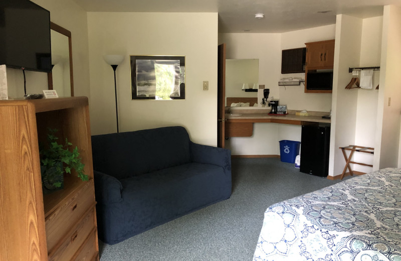 Guest room at The Parkside Inn.