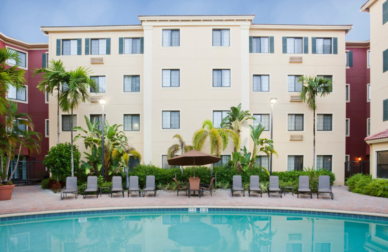 Pool at Staybridge Suites Naples-Gulf Coast.