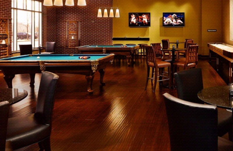 Pool table and bar at The Chattanoogan.