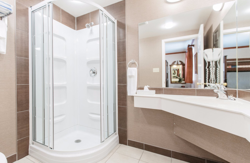 Guest bathroom at Mount Robson Inn.