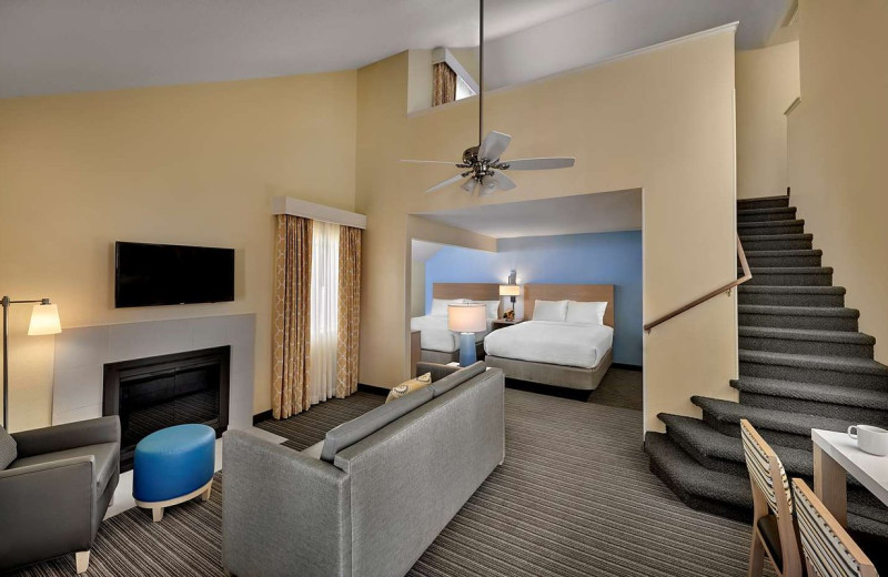 Guest room at Sonesta ES Suites Cincinnati Sharonville West.