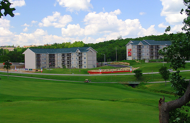 Exterior view of Thousand Hills Golf Resort.