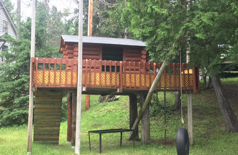 Exterior view of Nor'Wester Lodge & Canoe Outfitters.