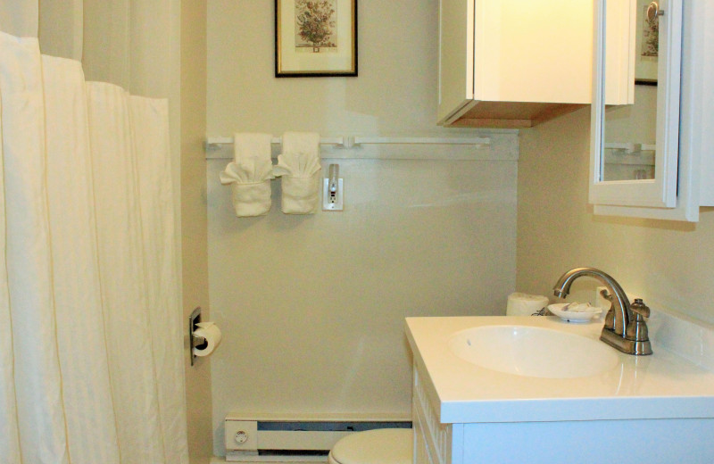 Guest bathroom at Windrifter Resort.