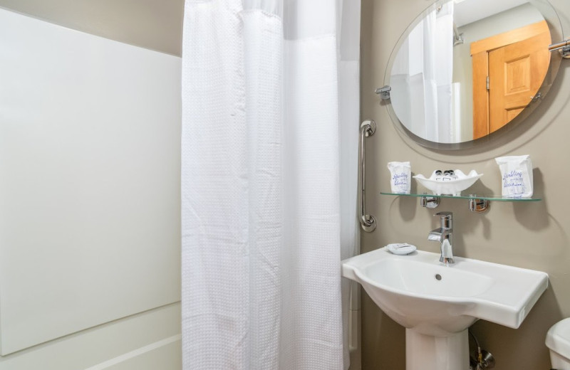 Guest bathroom at Grey Fox Inn.