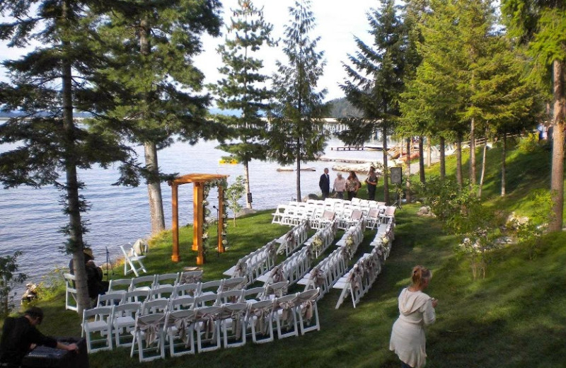 Outdoor wedding at The Lodge at Sandpoint.