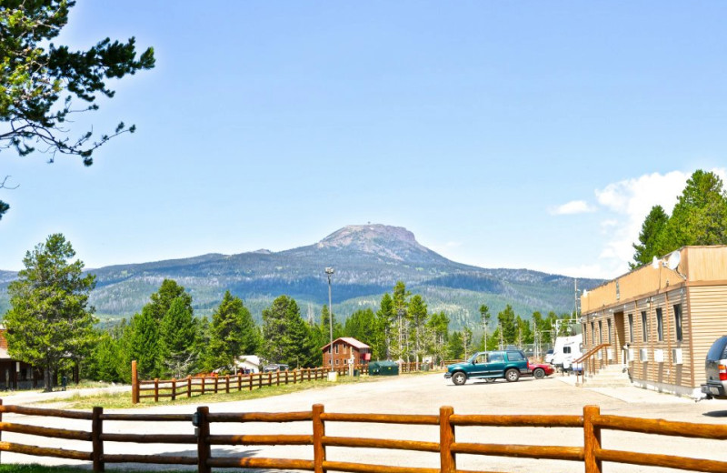 Exterior view of Sawtelle Mountain Resort.