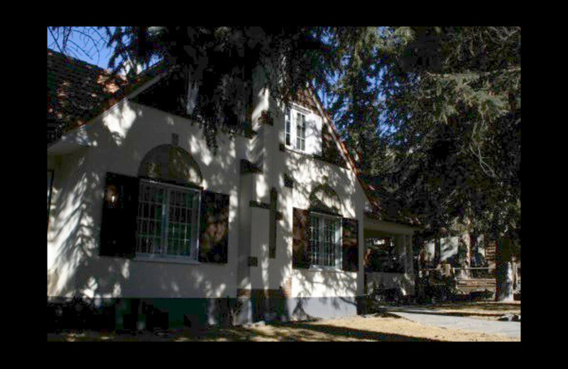 Exterior view of Odenthal Bed & Breakfast.