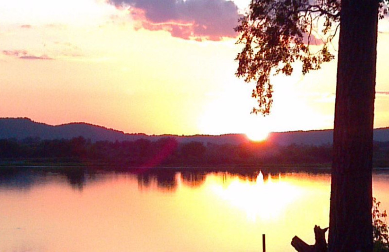 Sunset at Ward's Riverside Cabins.