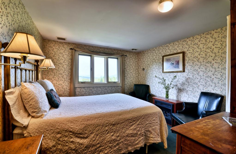 Classic style room at the Darby Field Inn