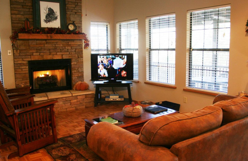 Cabin living room at Smoky Creek Cabin Rentals.